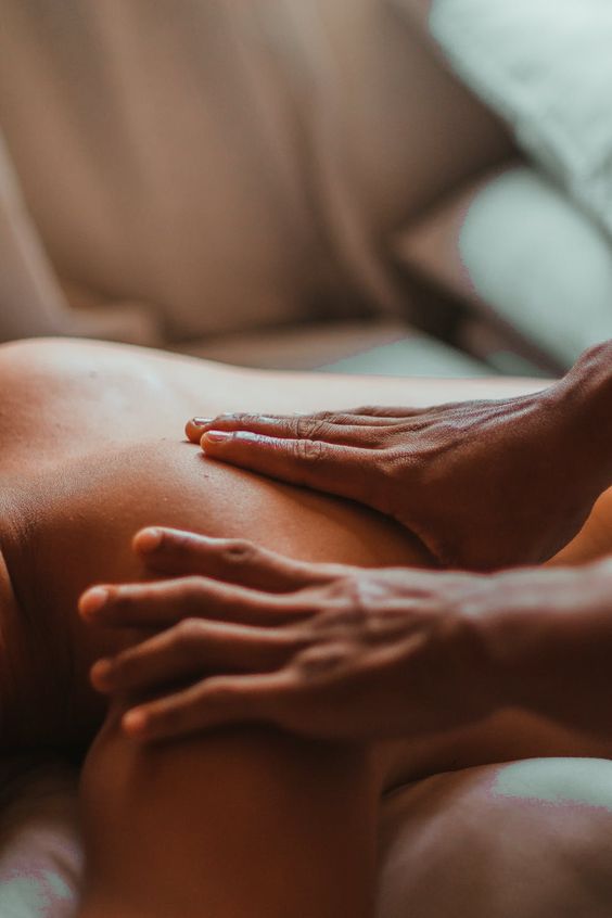 Votre Checklist Complète pour un Massage Romantique chez Vous